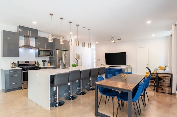 10+ BR Private Retreat, Hot Tub, Near Everything! gallery image 3