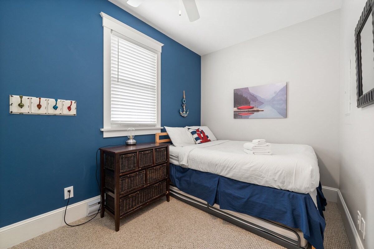 Uitschuifbare bedden op elkaar. 