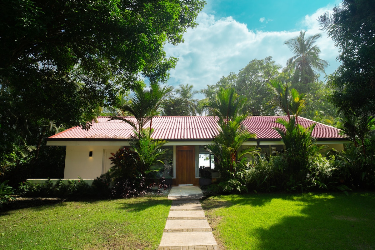 Beachfront Home– Spacious & Comfortable Stay - Houses for Rent in Esterillos Este, Provincia de Puntarenas, Costa Rica - Image 1