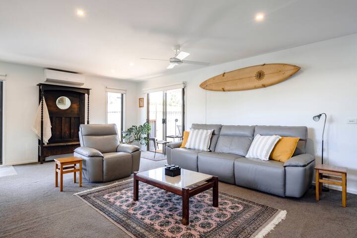 OG Beach House – Pets welcome – Sleeps 8