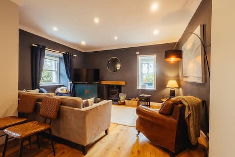 Hideaway cottage, log burner, sauna & hot tub