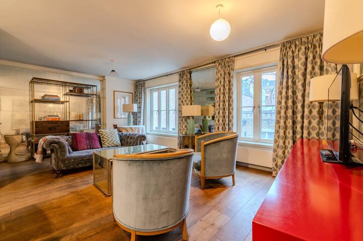 Beautiful Three Bedroom House in West London gallery image 3