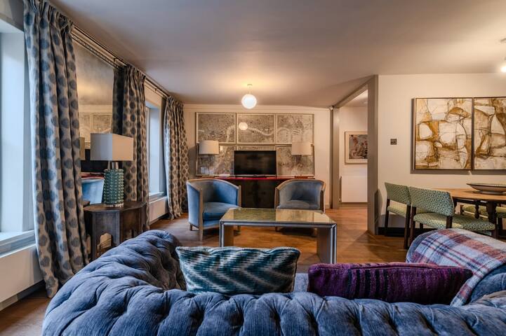 Beautiful Three Bedroom House in West London gallery image 2