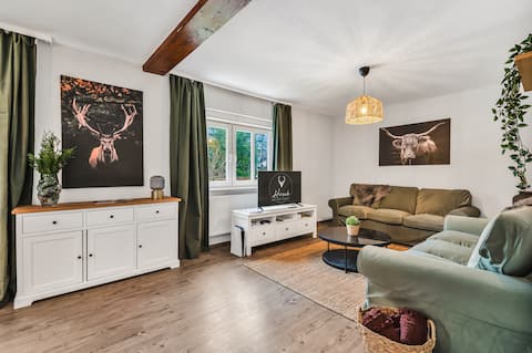 Hirsch: Gretel home | garden | barbecue | forest