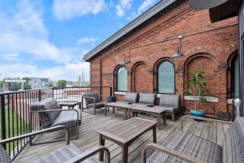 Top Airbnb: Pool, Speakeasy + BYOB Bar Area: Summer Starts Now in Nashville Davidson Metropolitan Government (Balance)
