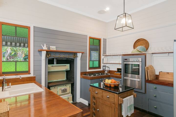 The Glenelg Whole Residence (8 persons) gallery image 4