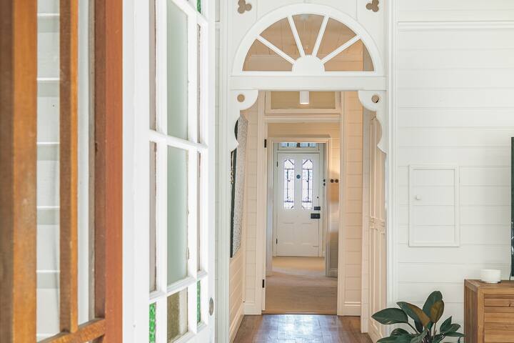 The Glenelg Whole Residence (8 persons) gallery image 2