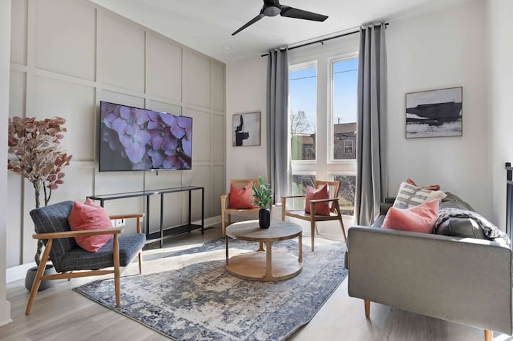 The Camellia – Rooftop Patio & Dog Friendly!