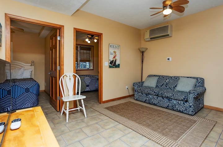 A Suite Place .5mi From Beach 12 - Michigan City, IN