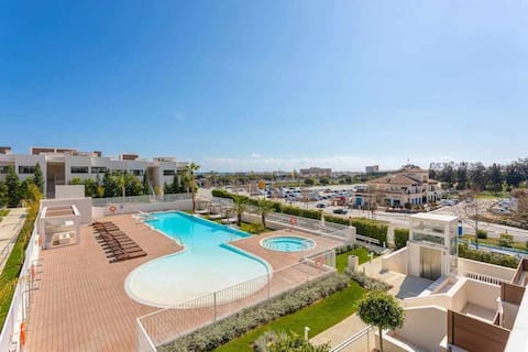 Luxury living with sea views. Walk to the beach