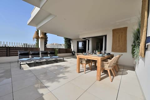 Modern 3 bedroom apartment, very close to beach