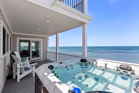 Waterfront Estate w/360 views, Hot Tub, Sleeps 12!