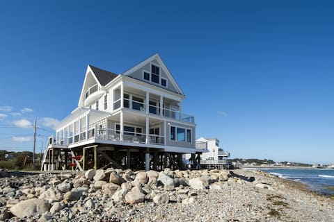 Waterfront Estate w/360 views, Hot Tub, Sleeps 12!