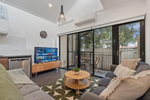 4BR| Step to light rail |9 mins to DarlingHarbour