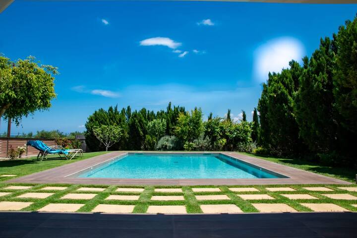 Villa Dimokratia – Private Pool, Sea View. gallery image 3