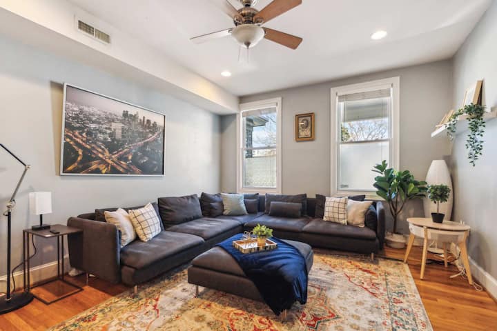 Spacious 4br Home W/ Private In-law Suite - Washington D. C., DC