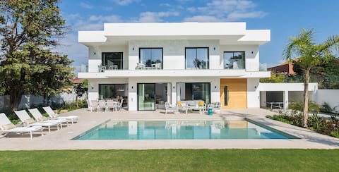 Homeclub | NEW!  Private Pool Villa in Guadalmar