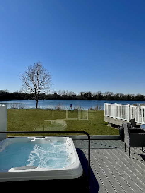 Huckleberry Hot Tub Lodge