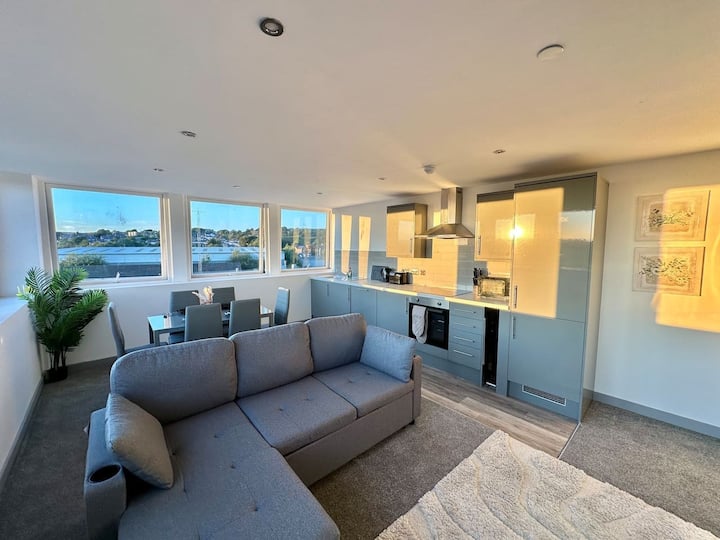 2br • 4 Beds | Fast Wifi, City View - Bradford