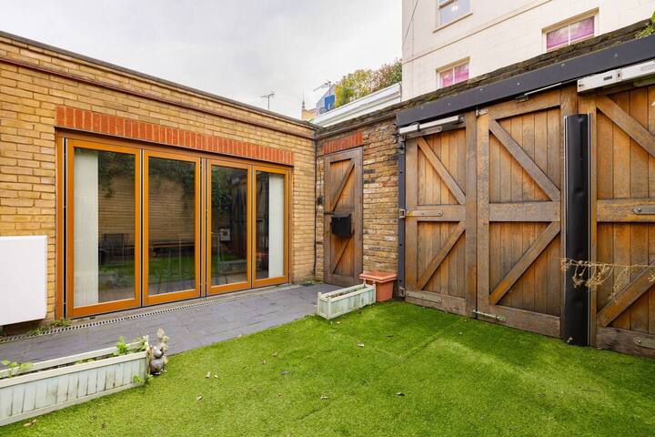 Stylish Chelsea 2BR • 2 Bath • Private Garden gallery image 2