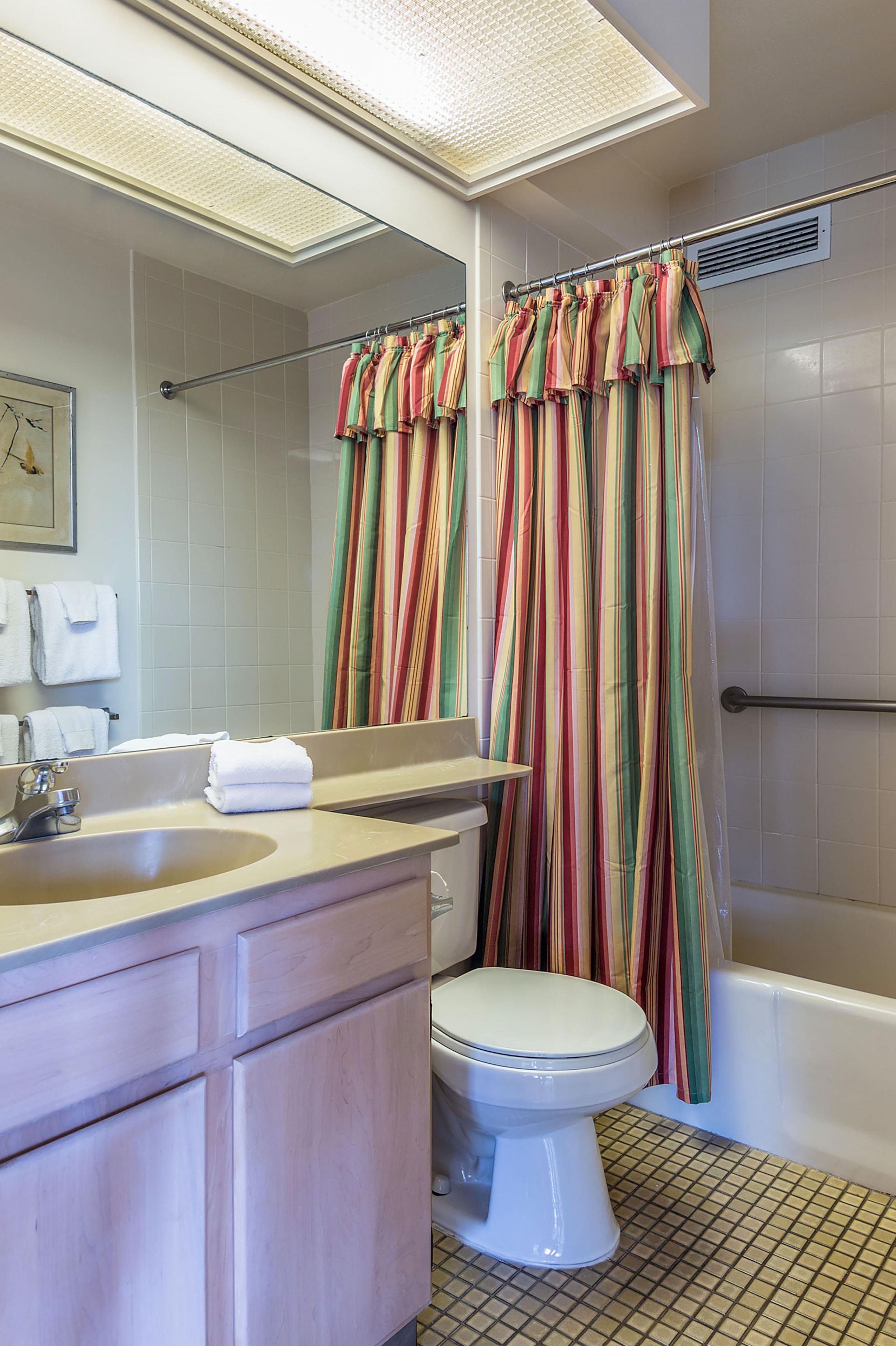 Condo in Princeville · ★4.67 · 1 bedroom · 2 beds · 2 private baths - Image 14