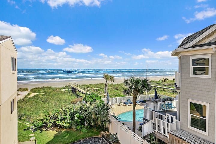 Beachfront Condo With Ocean Views & Pool Access - Vilano Beach, FL