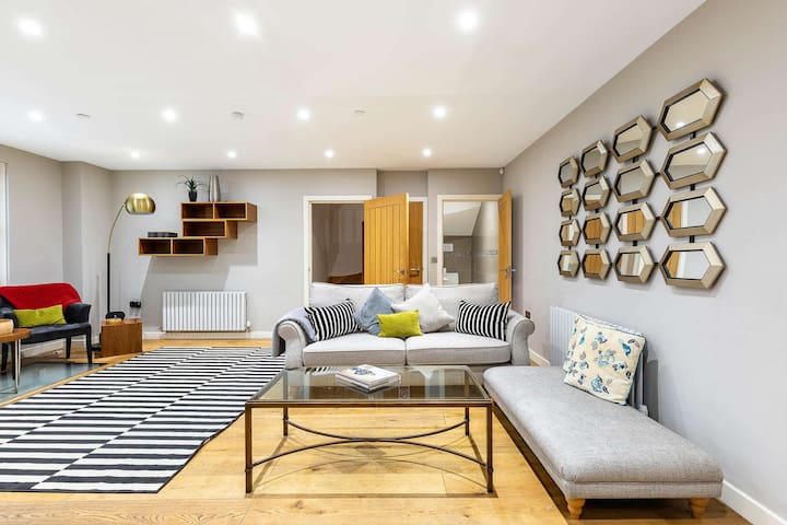 5-bedroom Mews House in Paddington by StayInLondon