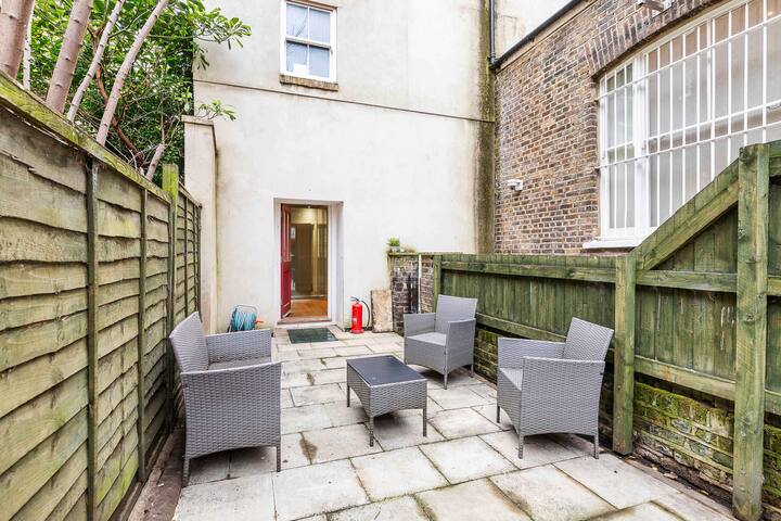 5-bedroom Mews House in Paddington by StayInLondon gallery image 4