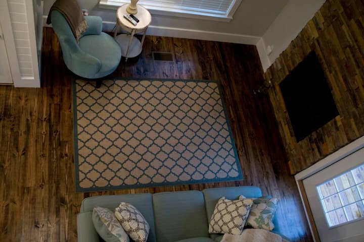 Mahali pa kuotea moto pa mawe katika Nyumba ya Kukodisha Nyumba ya Mbao ya Arkansas