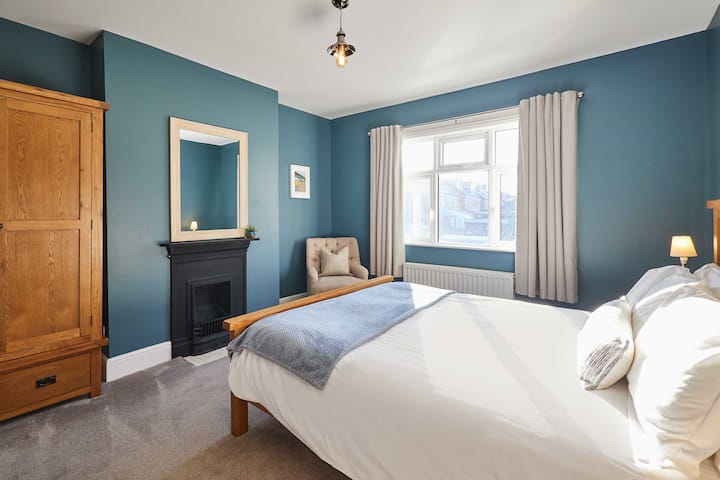 Peasholm Place, Scarborough – domaćin i gost