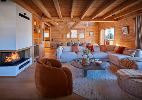 Luxurious chalet close to the pistes with spa