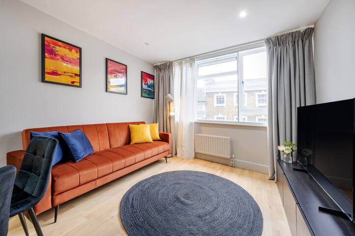 3-Bedroom Apartment in London’s Vibrant West End!
