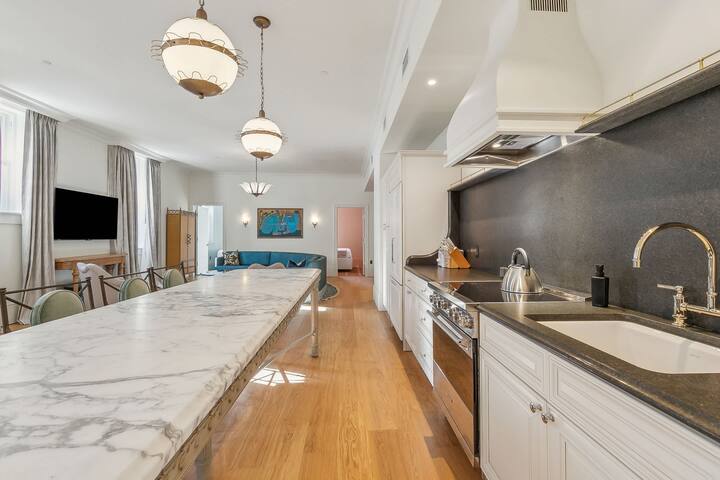 Hotel Perle: Grand 7 Bedroom Suite gallery image 3