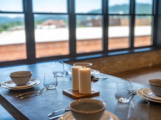 Downtown Penthouse +Biltmore Pass, Pet-Friendly gallery image 2