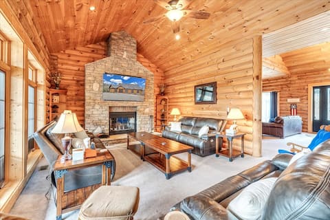 Liberty Pines - Lakefront Log Home