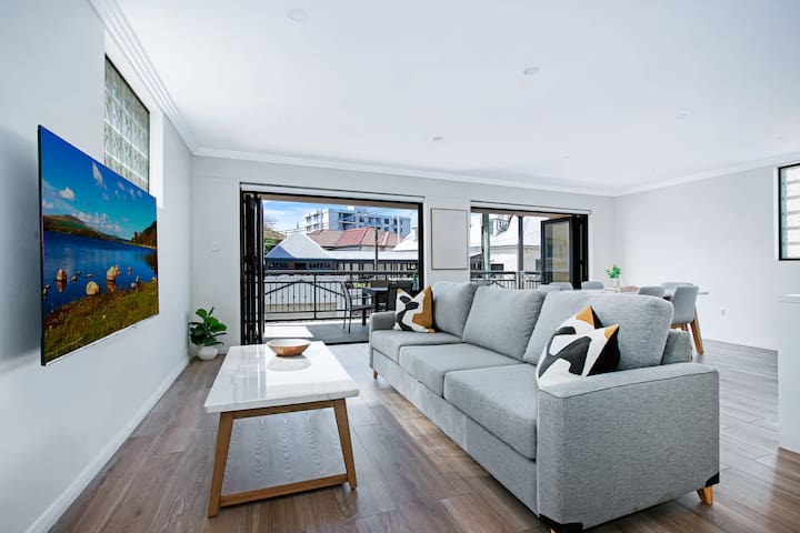 Balmain Premier Retreat – Harbour Bridge view