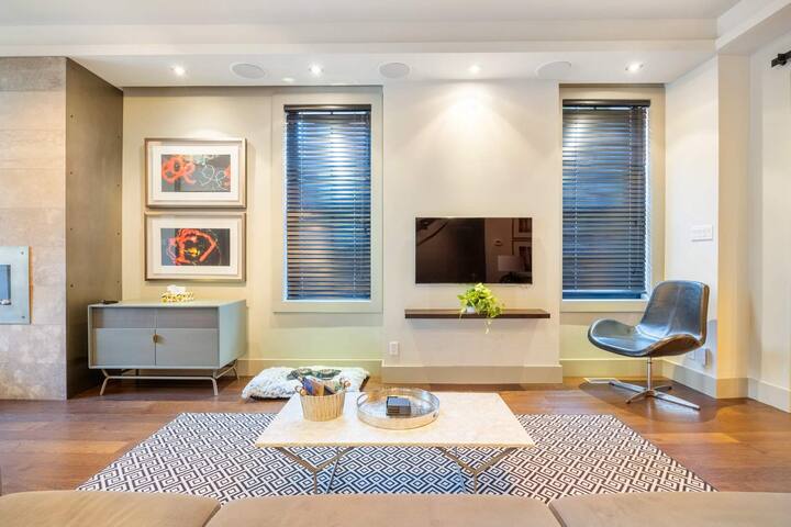 Luxurious 3BR home in Queen West gallery image 5