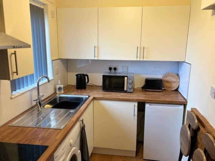 Modern Studio Flat In Stenhousemuir Ideal Location - Falkirk