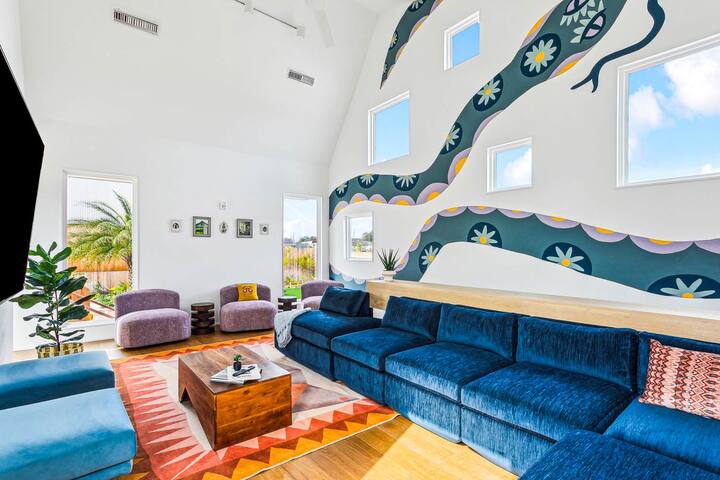 The Florentine | Private 12BR Hotel – Pool, Spa gallery image 5