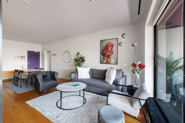 Swanston’s Urban Duo—Great for Groups with Pool