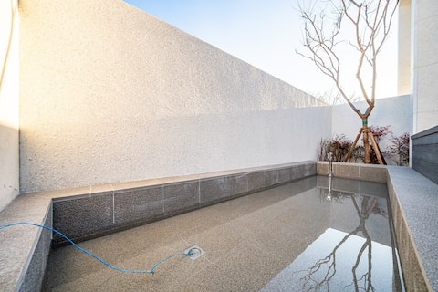 New #Gyeongpo #Gangmun #Anmok #Seongyojang EG Pool Villa 25 years new private group room