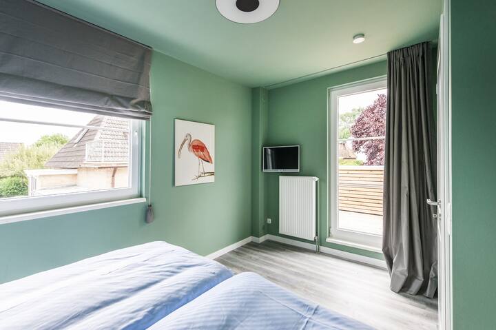 Glavna spavaća soba na 2. katu s izlazom na balkon