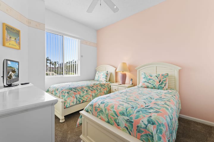 Dormitorio de invitados con dos camas individuales