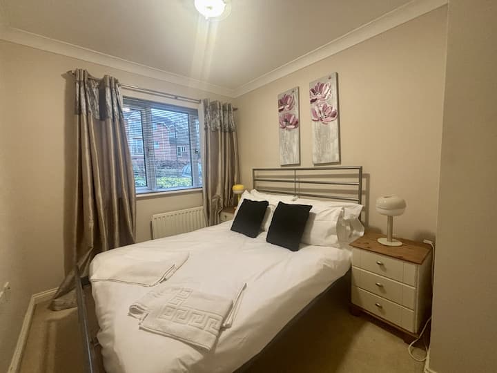 Stylish Two Bedroom Apartment In Bracknell - Bracknell