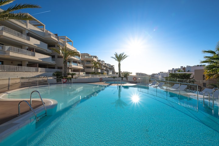 3-bed Apt in La Cala Private Pool by CDS Vacation