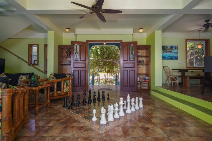 3BR Beachfront Villa w/Pool & Ocean Views gallery image 3