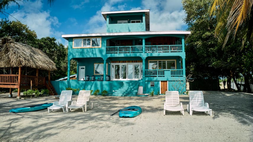 3BR Beachfront Villa w/Pool & Ocean Views