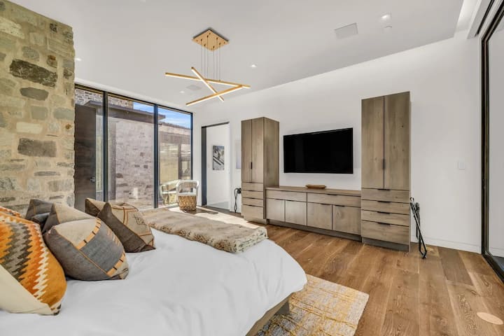 50 - ikinci yataq otağı tv və çəkməcələr