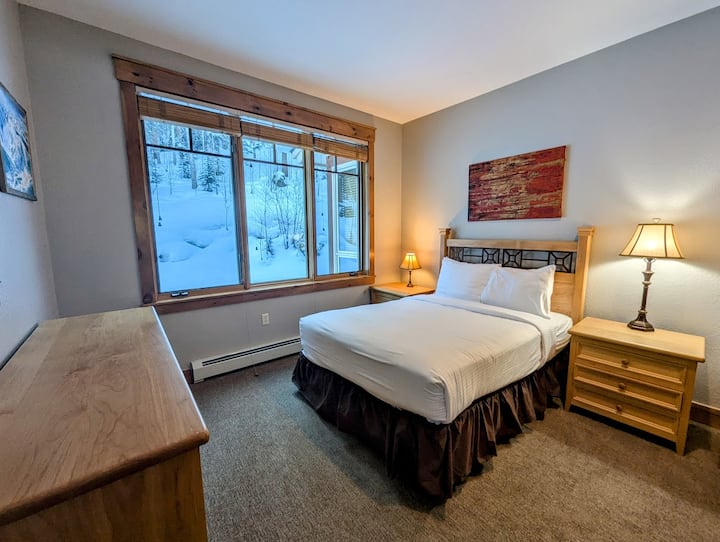 غرفة نوم الضيوف في الطابق الرئيسي