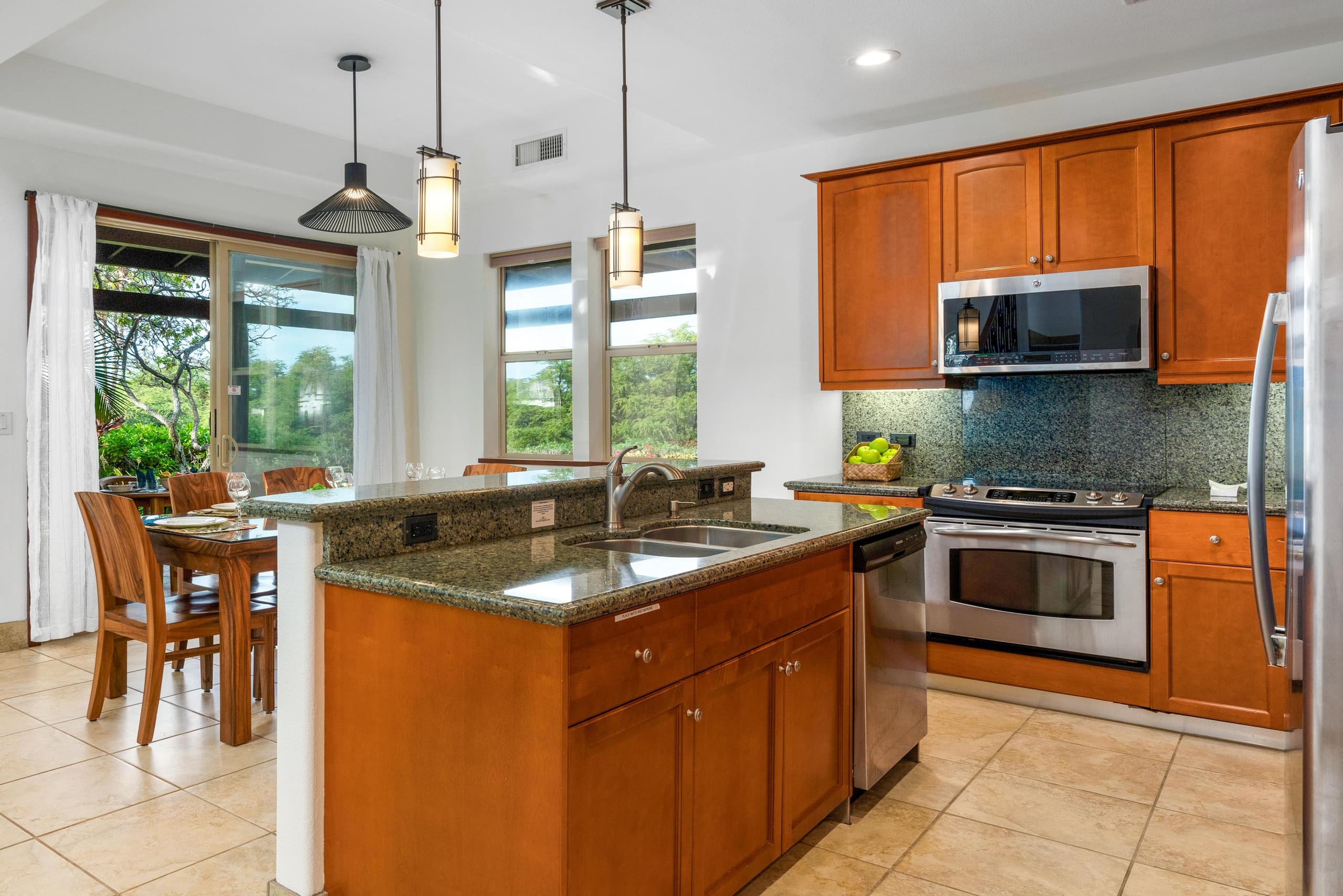 Townhouse in Waimea · ★4.93 · 2 bedrooms · 3 beds · 2 baths - Image 12